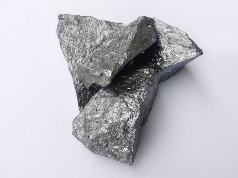 What are the main uses of silicon metal?