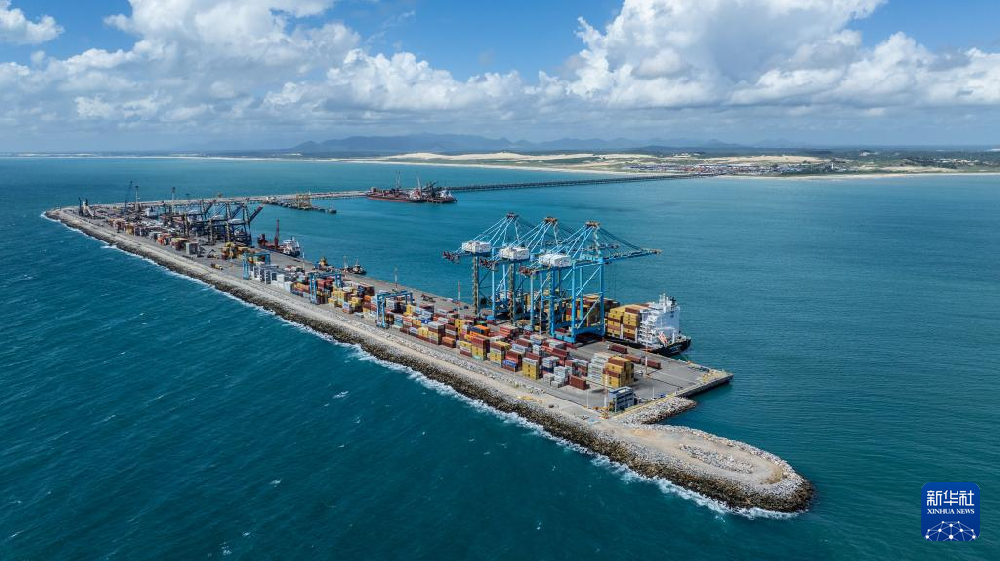 The opening of the Pacific shipping route through Brazilian ports has made trade between China and B